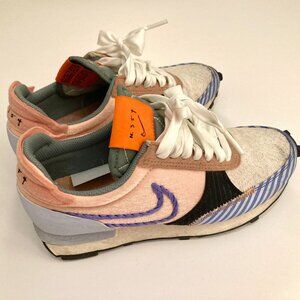 Nike Women's Sneaker - Daybreak Type 'Crimson Tint Sapphire' (size 6.5)